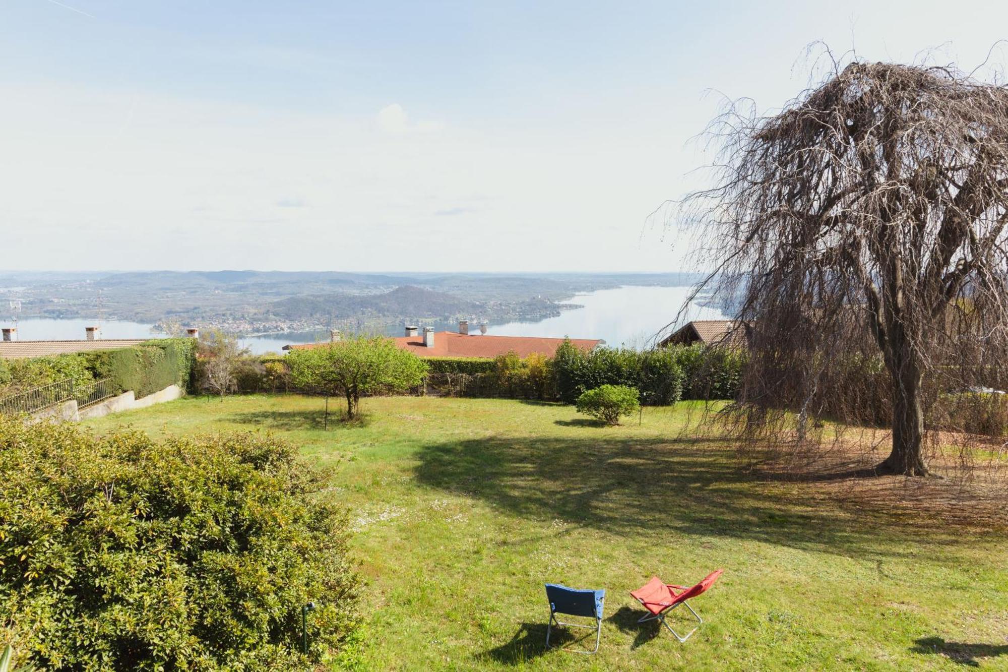 Maestrale Apartment Nebbiuno Bagian luar foto
